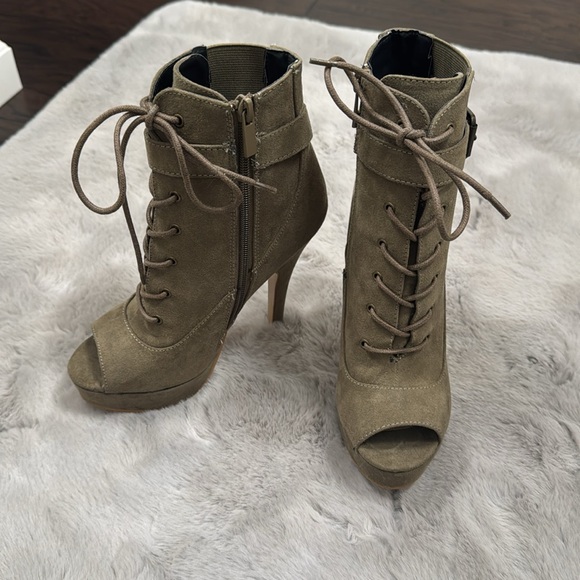 JustFab heels - Picture 3 of 5